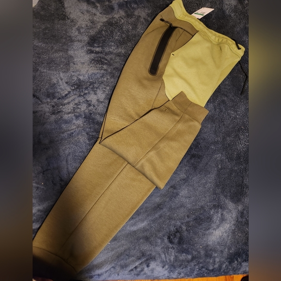 Mens Nike Jogger - Picture 2 of 6